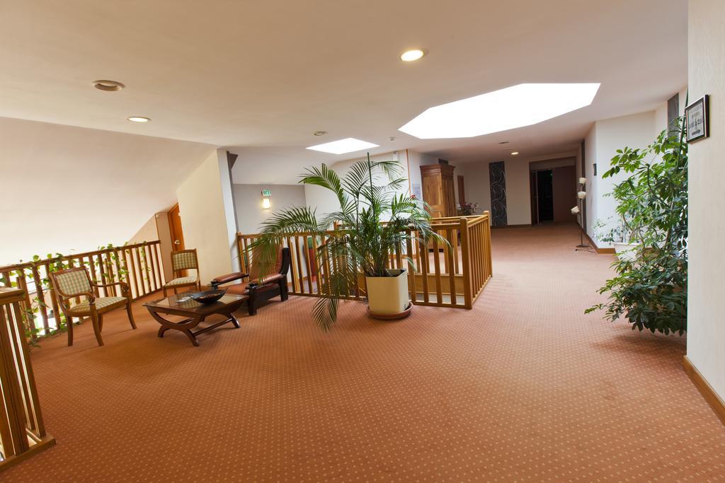 Cit'Hotel Du Circuit Magny-Cours Eksteriør bilde