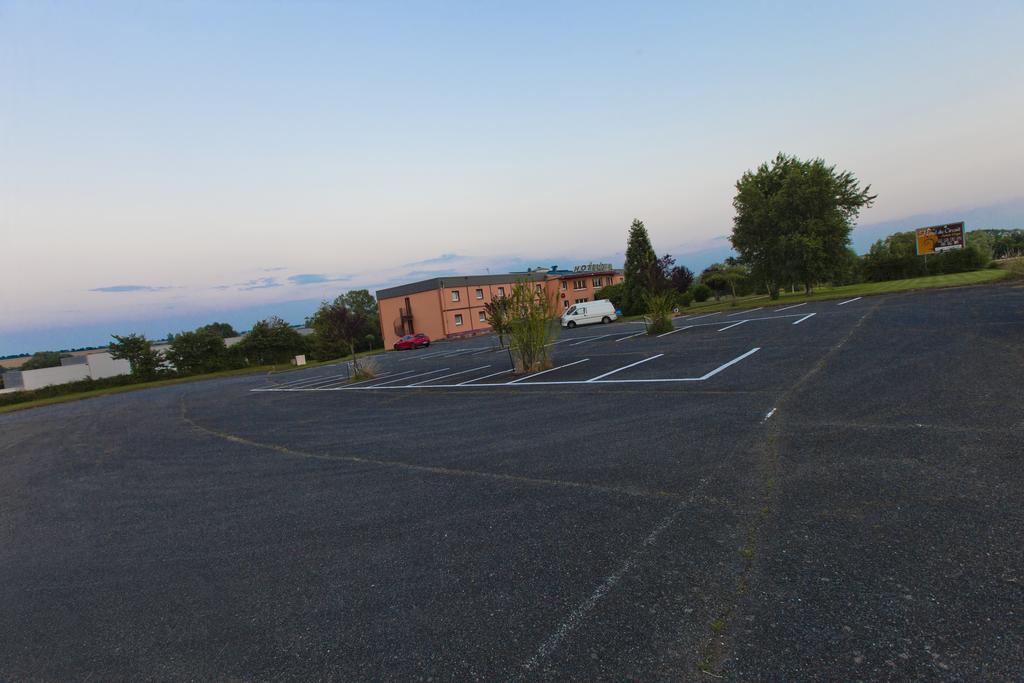 Cit'Hotel Du Circuit Magny-Cours Eksteriør bilde